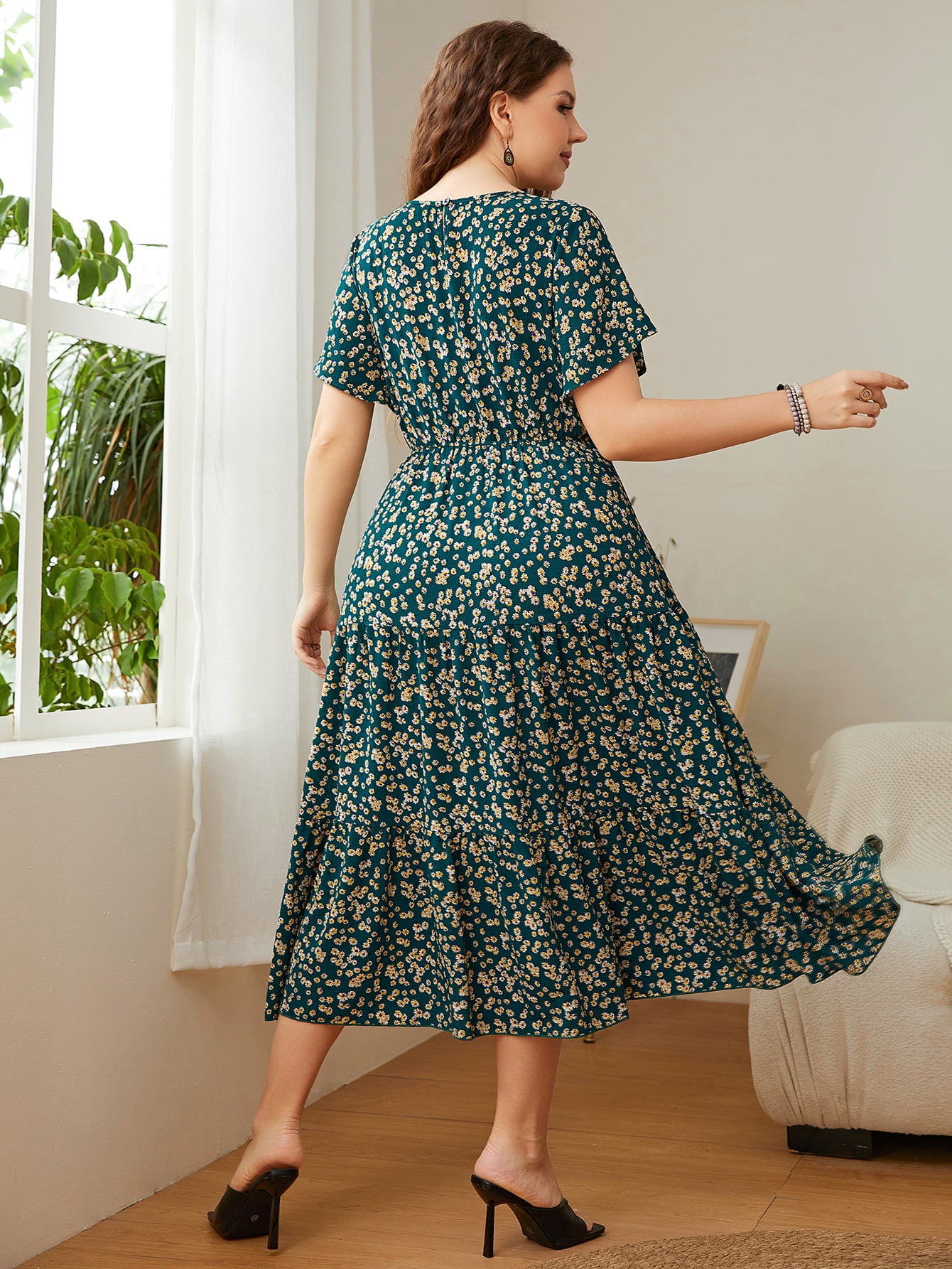 Honey Plus Size Floral Round Neck Short Sleeve Midi Dress - LoveNest Treasures